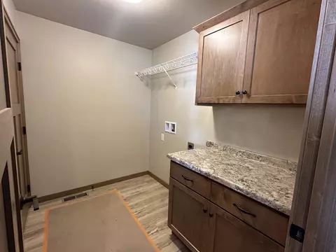 1225 S Kensington Dr, Appleton, WI 54915 photo 6