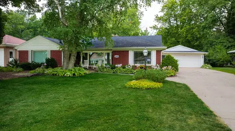 1146 Highview Ln, Green Bay, WI 54304