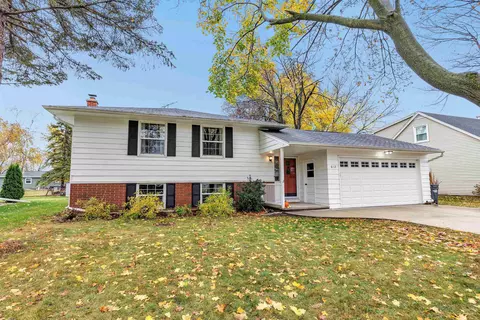 612 Karen Ln, Green Bay, WI 54301
