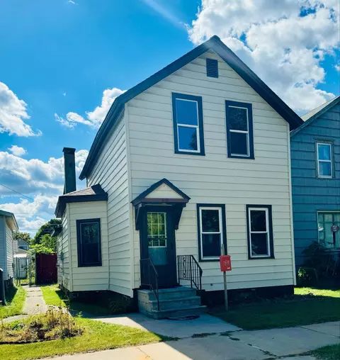 915 Carney Blvd, Marinette, WI 54143