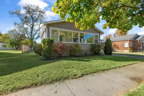 1625 Oakes St, Marinette, WI 54143