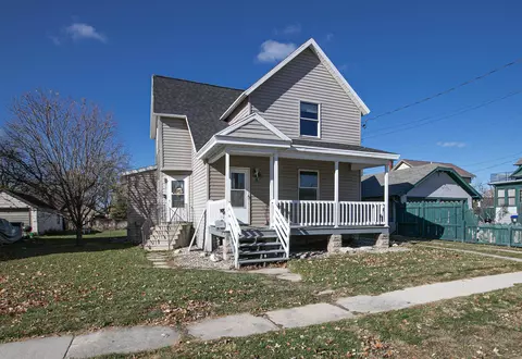 114 Center St, Neenah, WI 54956