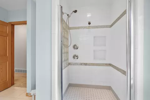 Bath - 4511 Skyway Ct, Appleton, WI 54913 photo 2 of 3
