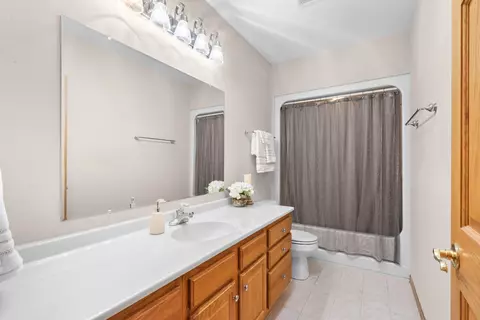 Bath - 4511 Skyway Ct, Appleton, WI 54913 photo 3 of 3