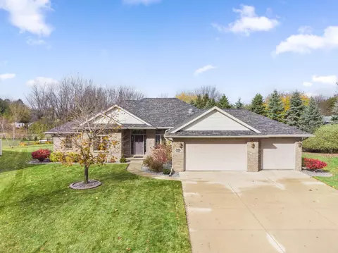 Exterior - 4511 Skyway Ct, Appleton, WI 54913 photo 6 of 11