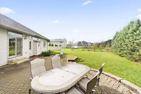Exterior - 4511 Skyway Ct, Appleton, WI 54913 photo 3 of 11