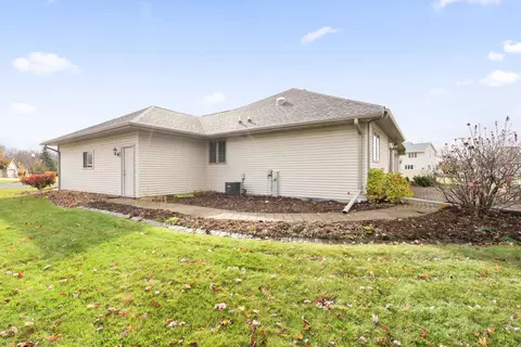 Exterior - 4511 Skyway Ct, Appleton, WI 54913 photo 4 of 11