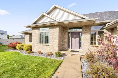Exterior - 4511 Skyway Ct, Appleton, WI 54913 photo 7 of 11