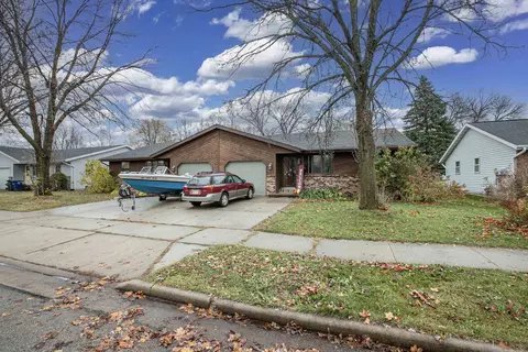 1818 Roosevelt St, Little Chute, WI 54140