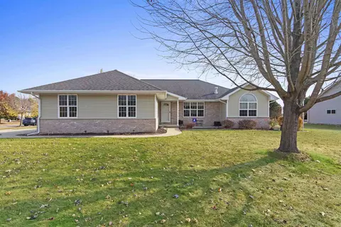 1180 Herne Bay Way, Howard, WI 54313
