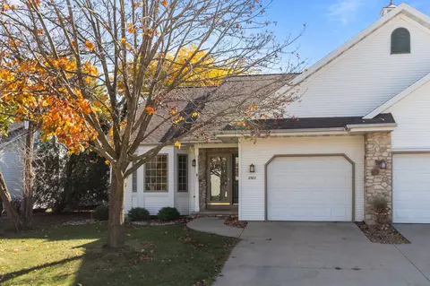 2583 Village Ln, Oshkosh, WI 54904