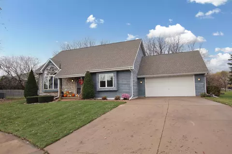 1740 Luke Ln, Oshkosh, WI 54902