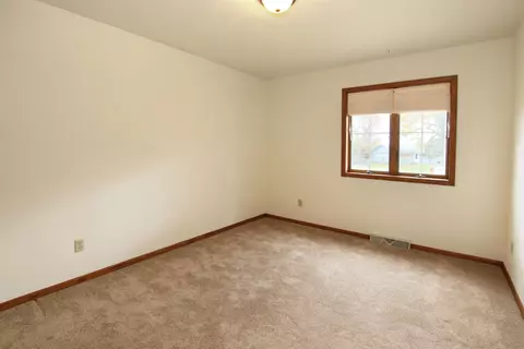 Bedroom - 554 E Gate Dr, Oshkosh, WI 54904 photo 3 of 6
