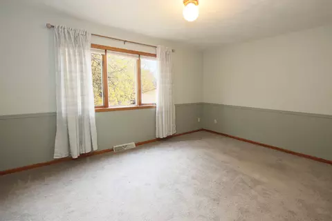 Bedroom - 554 E Gate Dr, Oshkosh, WI 54904 photo 1 of 6
