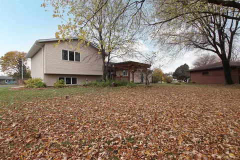 Exterior - 554 E Gate Dr, Oshkosh, WI 54904 photo 3 of 5