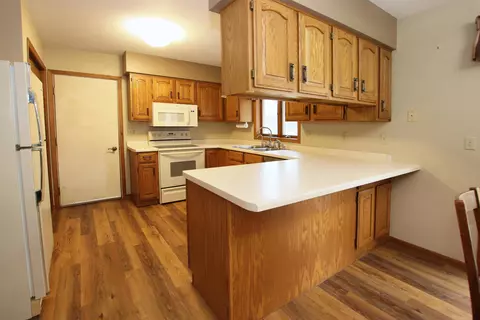Kitchen - 554 E Gate Dr, Oshkosh, WI 54904 photo 4 of 4