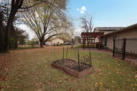 Exterior - 554 E Gate Dr, Oshkosh, WI 54904 photo 1 of 5