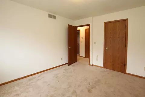 Bedroom - 554 E Gate Dr, Oshkosh, WI 54904 photo 4 of 6