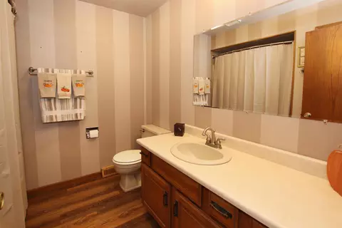 Bath - 554 E Gate Dr, Oshkosh, WI 54904 photo 1 of 2