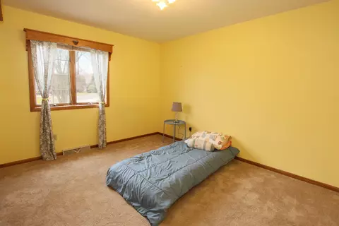 Bedroom - 554 E Gate Dr, Oshkosh, WI 54904 photo 5 of 6