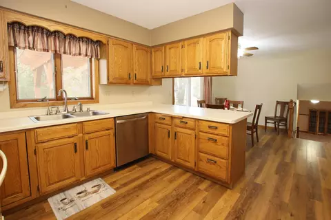 Kitchen - 554 E Gate Dr, Oshkosh, WI 54904 photo 2 of 4
