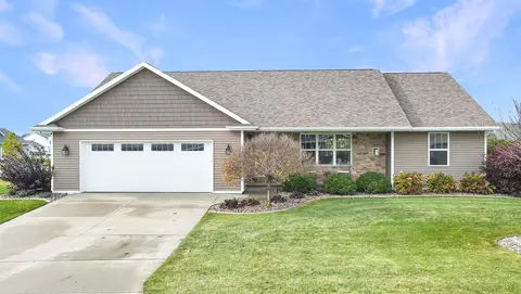 1555 Remington Rd, Neenah, WI 54956