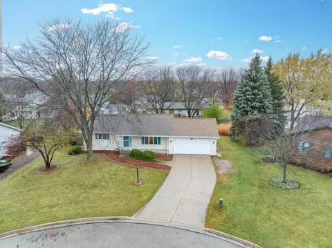 2471 Valley Haven Ln, Green Bay, WI 54311