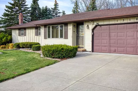 1316 W Edmund Dr, Appleton, WI 54914 photo 2