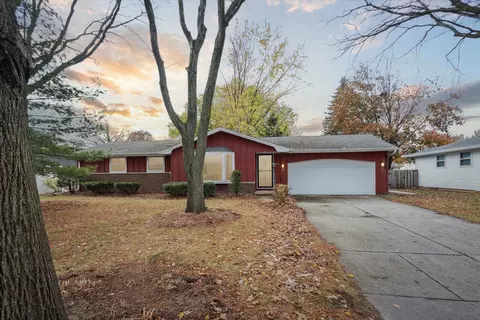 610 Robert Ln, Green Bay, WI 54311