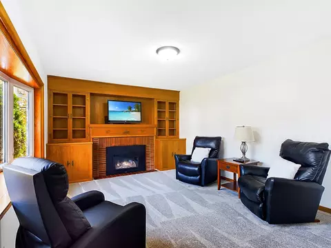 Living - 195 Gardners Row, Appleton, WI 54915 photo 1 of 4