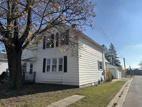 600 Fond Du Lac St, Mount Calvary, WI 53057
