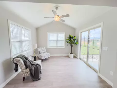 2351 E Plank Cir, Appleton, WI 54915 photo 7