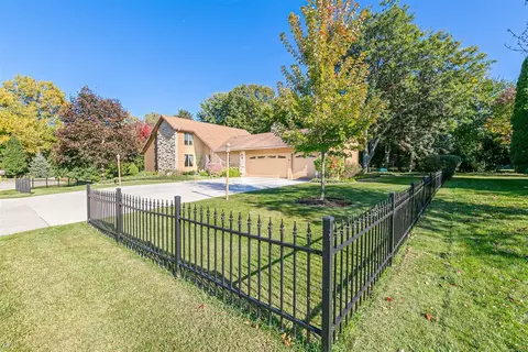 1851 Lakeshore Dr, Menasha, WI 54952