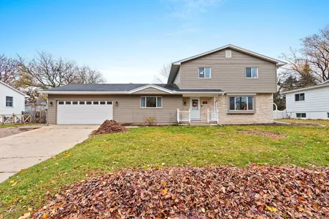 1222 Lynrose Ln, Neenah, WI 54956