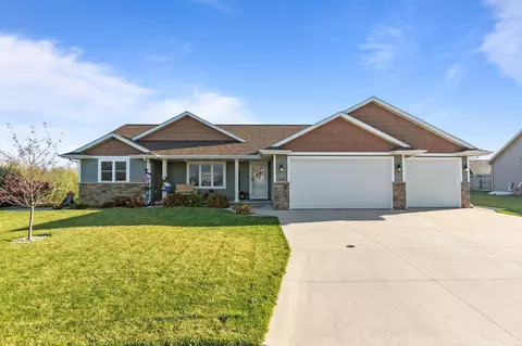 1807 Lucas Dr, New London, WI 54961