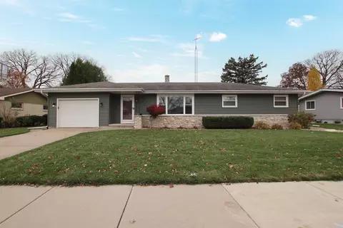 213 N Meadow St, Oshkosh, WI 54902