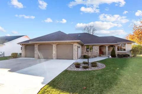 103 Oakridge Ct, Combined Locks, WI 54113