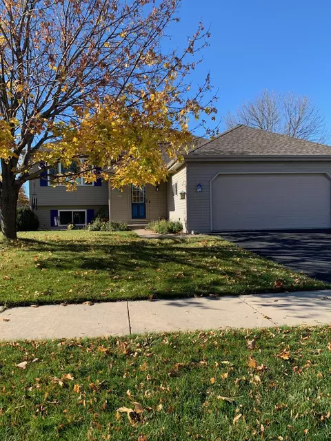 3825 Purple Crest Dr, Oshkosh, WI 54901