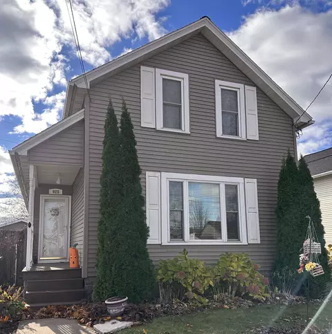 925 W 9th Ave, Oshkosh, WI 54902