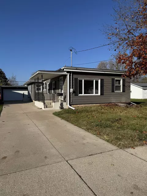 2121 Mt Veron St, Oshkosh, WI 54901
