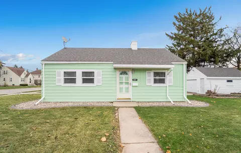 627 Manitowoc St, Menasha, WI 54952