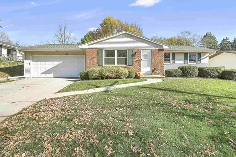 805 Edgewood Dr, Green Bay, WI 54311
