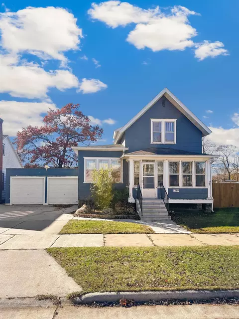 1349 Prescott St, Marinette, WI 54143