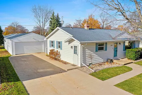319 S Matthias St, Appleton, WI 54915 photo 2