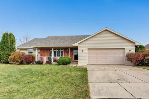 567 Summer Winds Dr, Green Bay, WI 54311