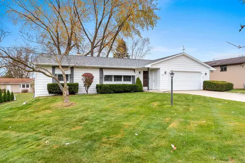 1715 St Robert Dr, Green Bay, WI 54304