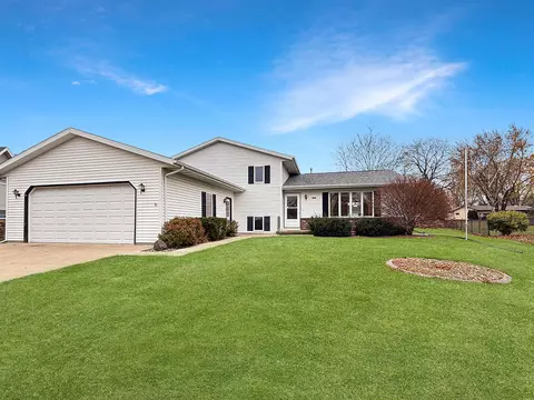 3138 Honey Creek Ct, Oshkosh, WI 54904