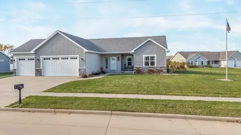 1300 Woodstock Ln, Kimberly, WI 54136