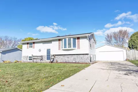 2447 Robinson Ave, Green Bay, WI 54311