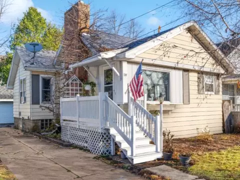 30 W Tennessee Ave, Oshkosh, WI 54901